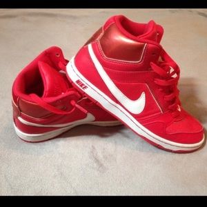 LOOKING FOR THESE SNEAKERS!!!